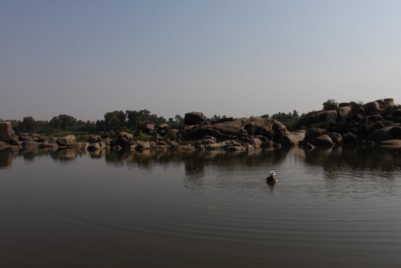India 2010 - Hampi - Virupapur Gaddi - Swimming Lake